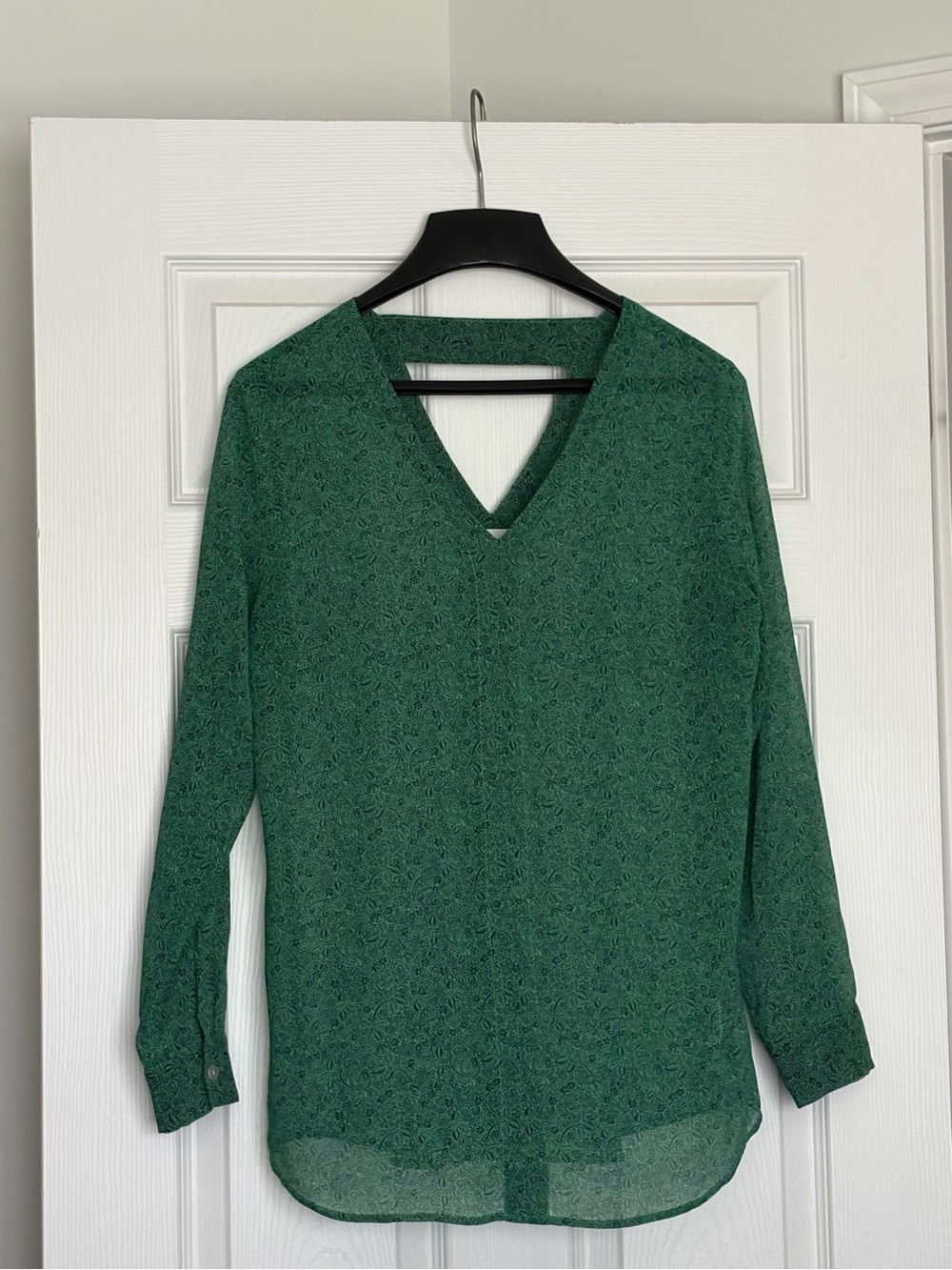Cabi Green V-Neck Long Sleeve Blouse